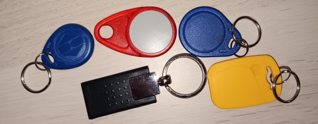 Dieses Bild zeigt einige passive RFID Transponder-Schlüsselanhänger.